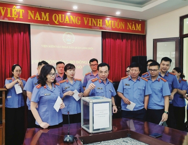 Viện KSND các quận Thanh Xuân, Cầu Giấy, Long Biên và huyện Gia Lâm phát động ủng hộ đồng bào bị thiệt hại do cơn bão số 3
